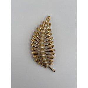 Vintage Crown Trifari Gold Tone Leaf Faux Pearls Brooch Pin Signed